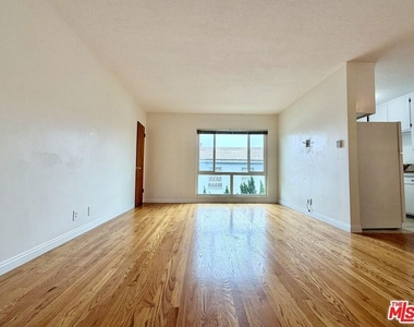 1346 S Cochran Avenue - Photo Thumbnail 1