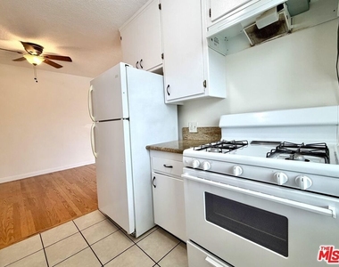 1346 S Cochran Avenue - Photo Thumbnail 4