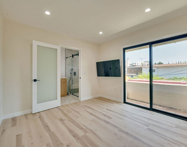 843 Westbourne Drive - Photo Thumbnail 7