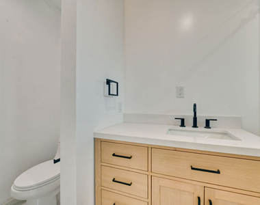 843 Westbourne Drive - Photo Thumbnail 6