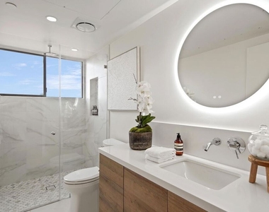 1533 N Vista Street - Photo Thumbnail 6