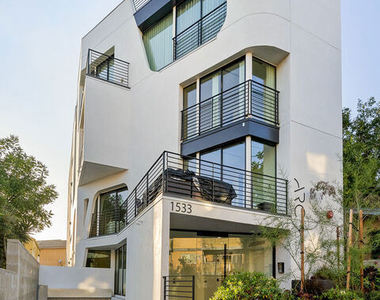 1533 N Vista Street - Photo Thumbnail 12