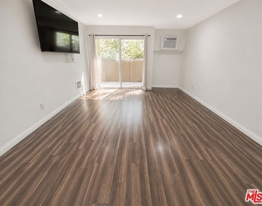 12014 Kling Street - Photo Thumbnail 2