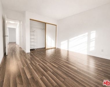 12014 Kling Street - Photo Thumbnail 3