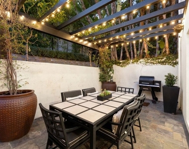 1472 N Kings Road - Photo Thumbnail 17