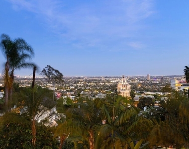 1472 N Kings Road - Photo Thumbnail 22