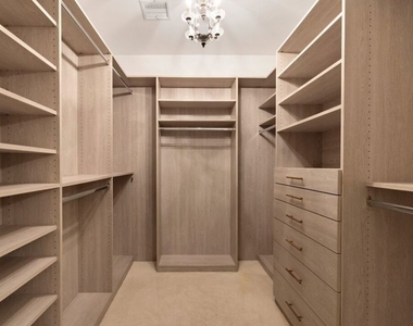 1472 N Kings Road - Photo Thumbnail 10