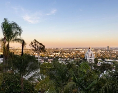 1472 N Kings Road - Photo Thumbnail 21