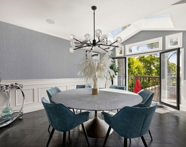 1472 N Kings Road - Photo Thumbnail 2