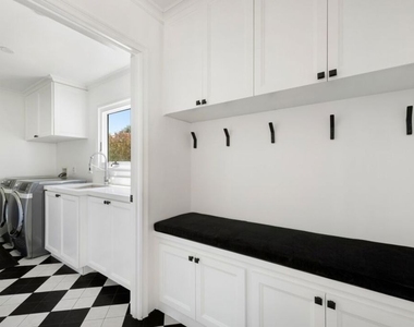 1472 N Kings Road - Photo Thumbnail 6