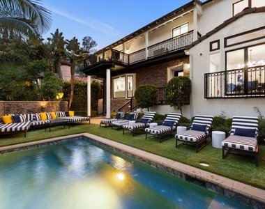 1472 N Kings Road - Photo Thumbnail 18