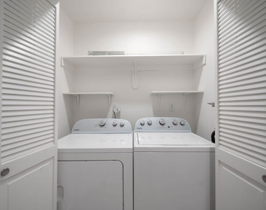 5327 Lexington Avenue - Photo Thumbnail 6