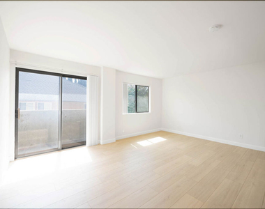 5327 Lexington Avenue - Photo Thumbnail 12