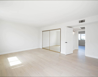 5327 Lexington Avenue - Photo Thumbnail 13