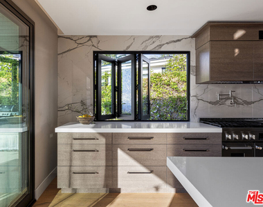 2715 Edwin Place - Photo Thumbnail 17