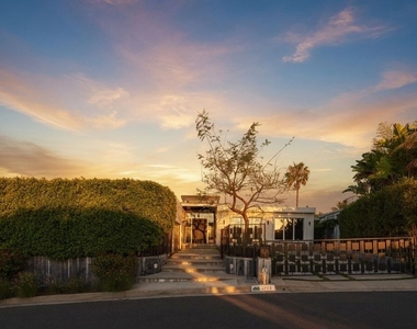 2715 Edwin Place - Photo Thumbnail 7