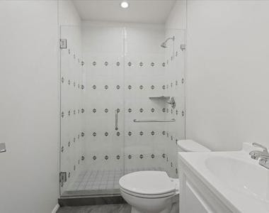 207 S Reeves Drive - Photo Thumbnail 8