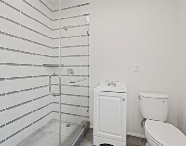 207 S Reeves Drive - Photo Thumbnail 6