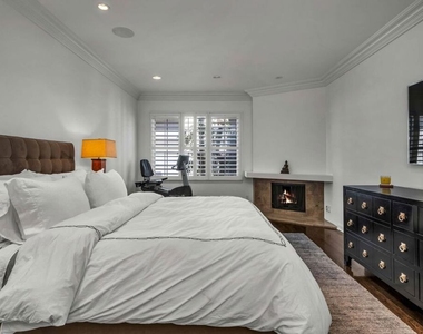 11745 Montana Avenue - Photo Thumbnail 17