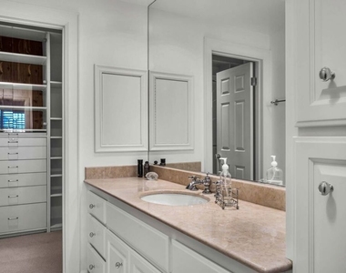 11745 Montana Avenue - Photo Thumbnail 18