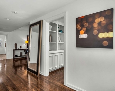 11745 Montana Avenue - Photo Thumbnail 2