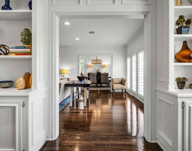 11745 Montana Avenue - Photo Thumbnail 5