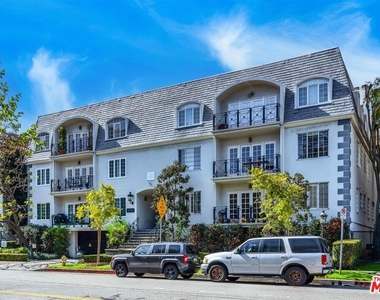 11745 Montana Avenue - Photo Thumbnail 1
