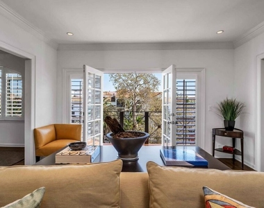 11745 Montana Avenue - Photo Thumbnail 9