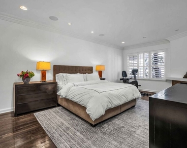 11745 Montana Avenue - Photo Thumbnail 16