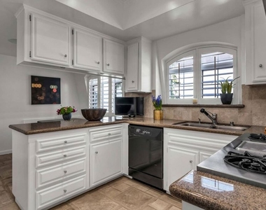 11745 Montana Avenue - Photo Thumbnail 13