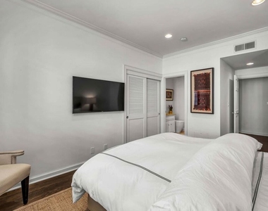 11745 Montana Avenue - Photo Thumbnail 14