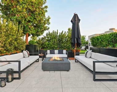 333 N Palm Drive - Photo Thumbnail 16