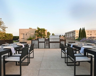 333 N Palm Drive - Photo Thumbnail 15