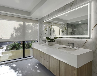 333 N Palm Drive - Photo Thumbnail 7