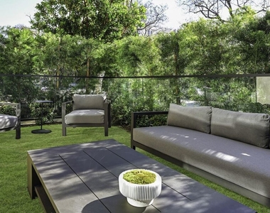 333 N Palm Drive - Photo Thumbnail 9
