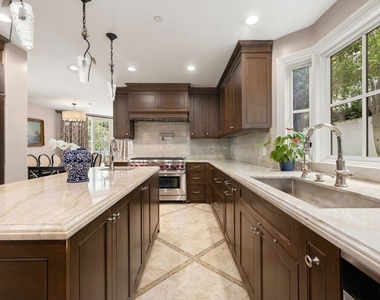 2161 Georgina Avenue - Photo Thumbnail 8