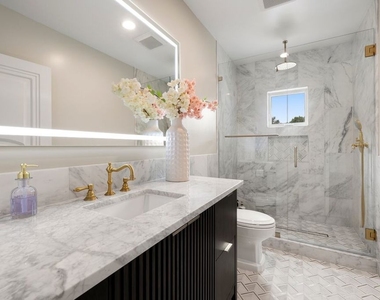 2161 Georgina Avenue - Photo Thumbnail 14