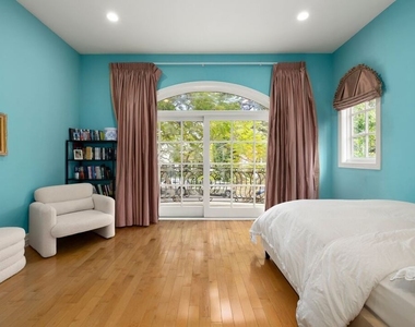 2161 Georgina Avenue - Photo Thumbnail 13