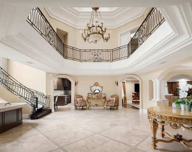 2161 Georgina Avenue - Photo Thumbnail 3