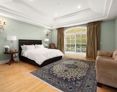2161 Georgina Avenue - Photo Thumbnail 11