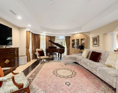 2161 Georgina Avenue - Photo Thumbnail 6