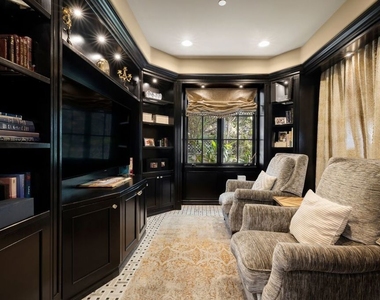 2161 Georgina Avenue - Photo Thumbnail 10