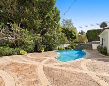 2161 Georgina Avenue - Photo Thumbnail 17