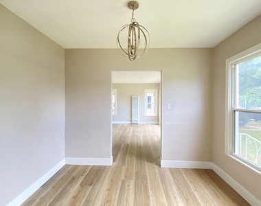 2620 S Barrington Avenue - Photo Thumbnail 4
