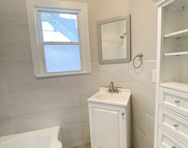 2620 S Barrington Avenue - Photo Thumbnail 11