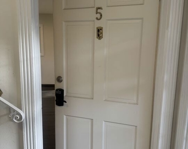 133 S Crescent Drive - Photo Thumbnail 4