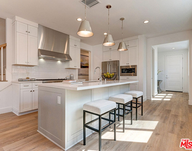 1625 S Wooster Street - Photo Thumbnail 1