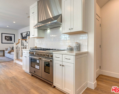 1625 S Wooster Street - Photo Thumbnail 3