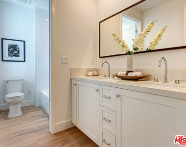 1625 S Wooster Street - Photo Thumbnail 11