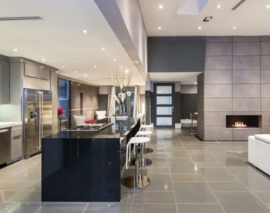 12318 W Sunset Boulevard - Photo Thumbnail 5